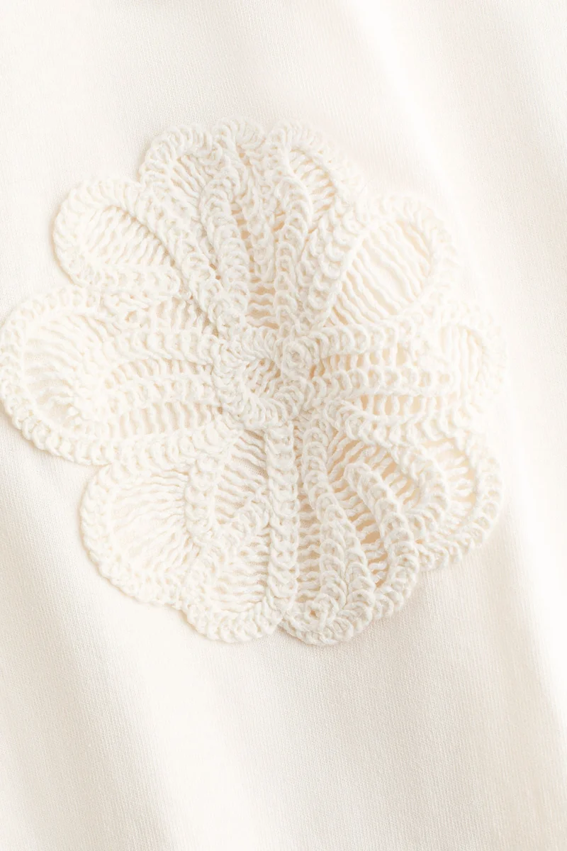 اتش اند ام تي-شيرت مزخرف